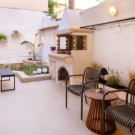 아파트 Aurelia In The Heart Of Chania By 8essentially *